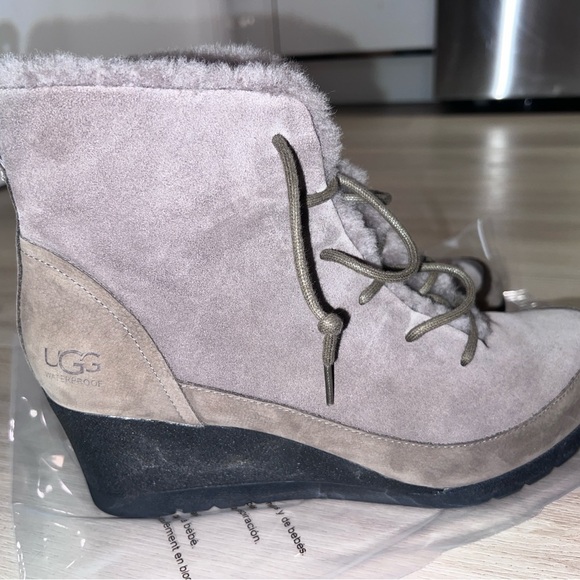 UGG Womens Size 11 Bridgit Mole Wool Lined Heel Leather Winter Shoes Boots - Picture 5 of 10